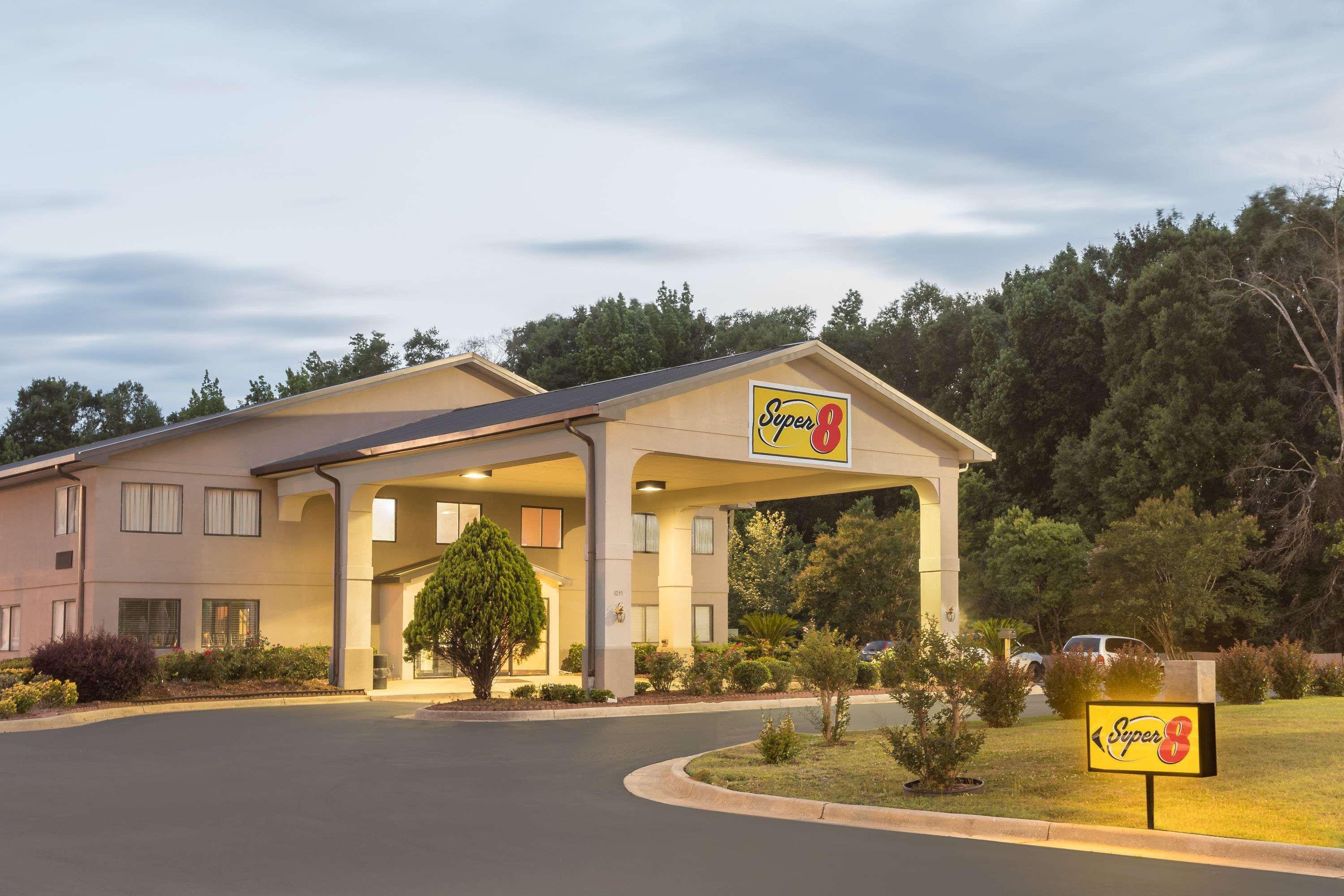 ซูเปอร์ 8 บาย วินด์แฮม มอนต์โกเมอรี I-65 Motel ภายนอก รูปภาพ