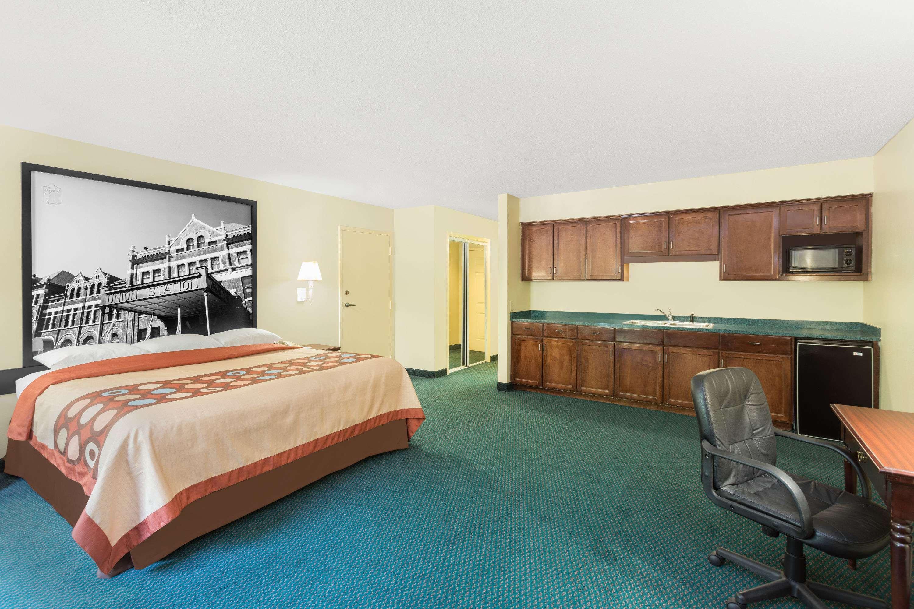 ซูเปอร์ 8 บาย วินด์แฮม มอนต์โกเมอรี I-65 Motel ภายนอก รูปภาพ