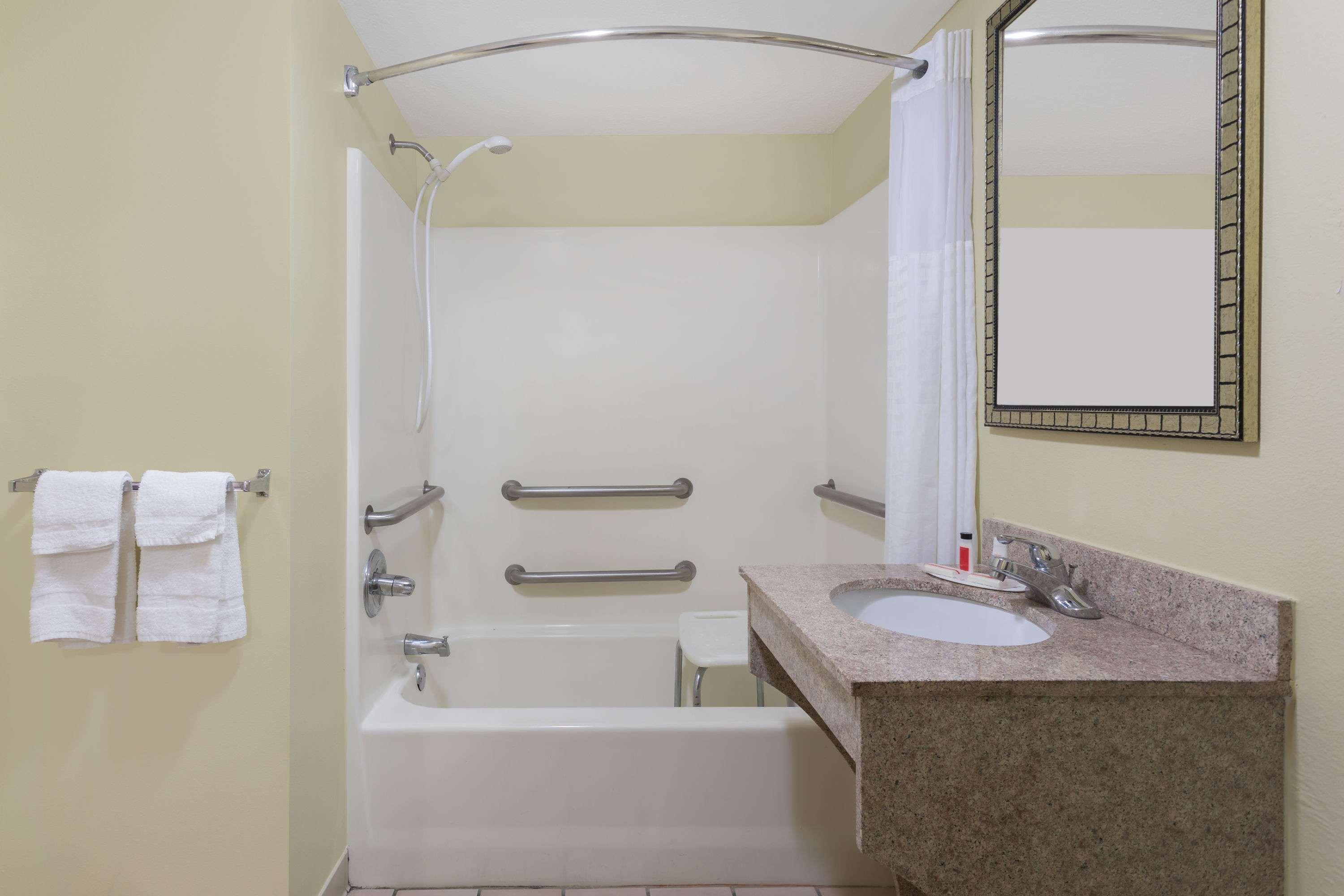 ซูเปอร์ 8 บาย วินด์แฮม มอนต์โกเมอรี I-65 Motel ภายนอก รูปภาพ