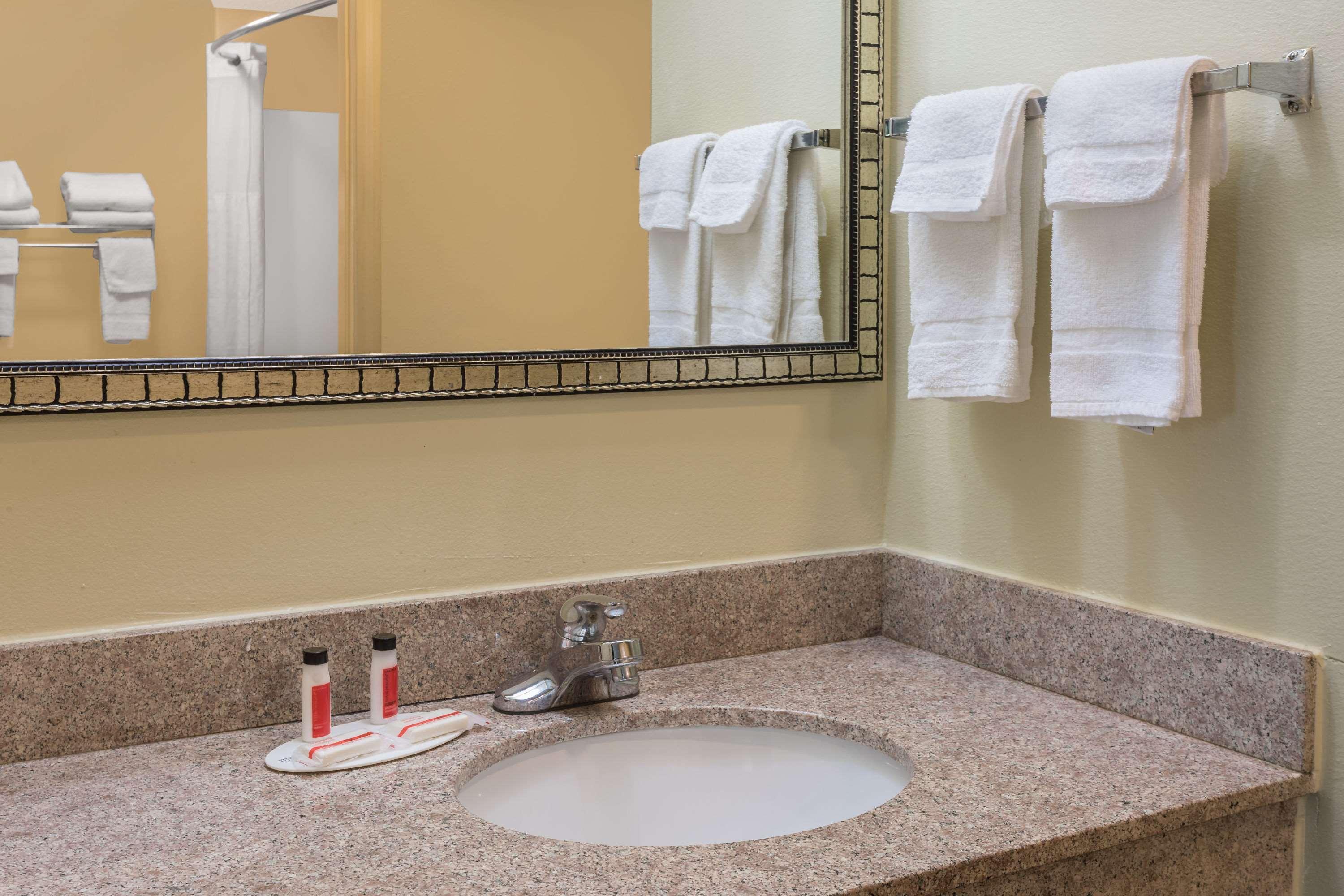 ซูเปอร์ 8 บาย วินด์แฮม มอนต์โกเมอรี I-65 Motel ภายนอก รูปภาพ