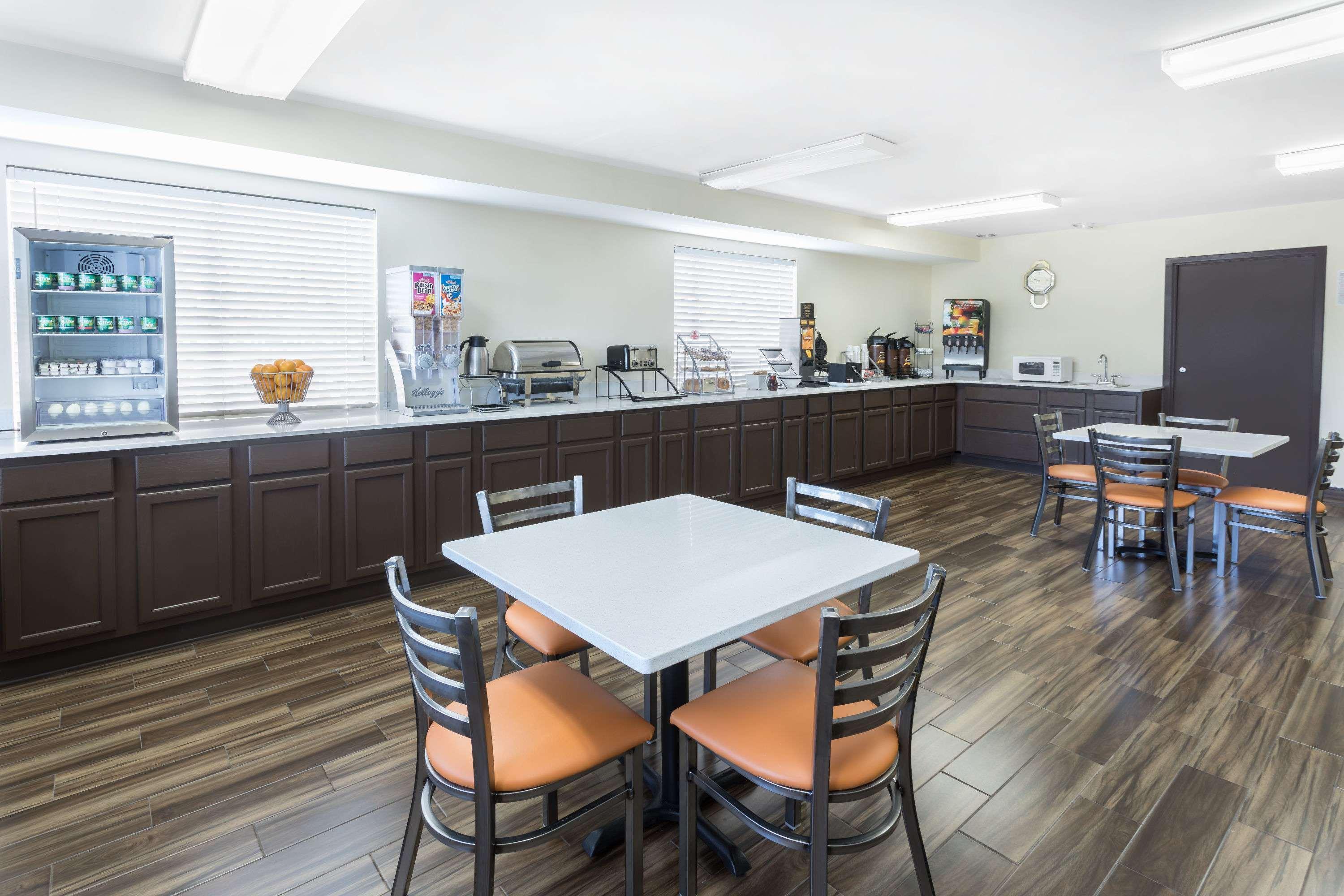 ซูเปอร์ 8 บาย วินด์แฮม มอนต์โกเมอรี I-65 Motel ภายนอก รูปภาพ