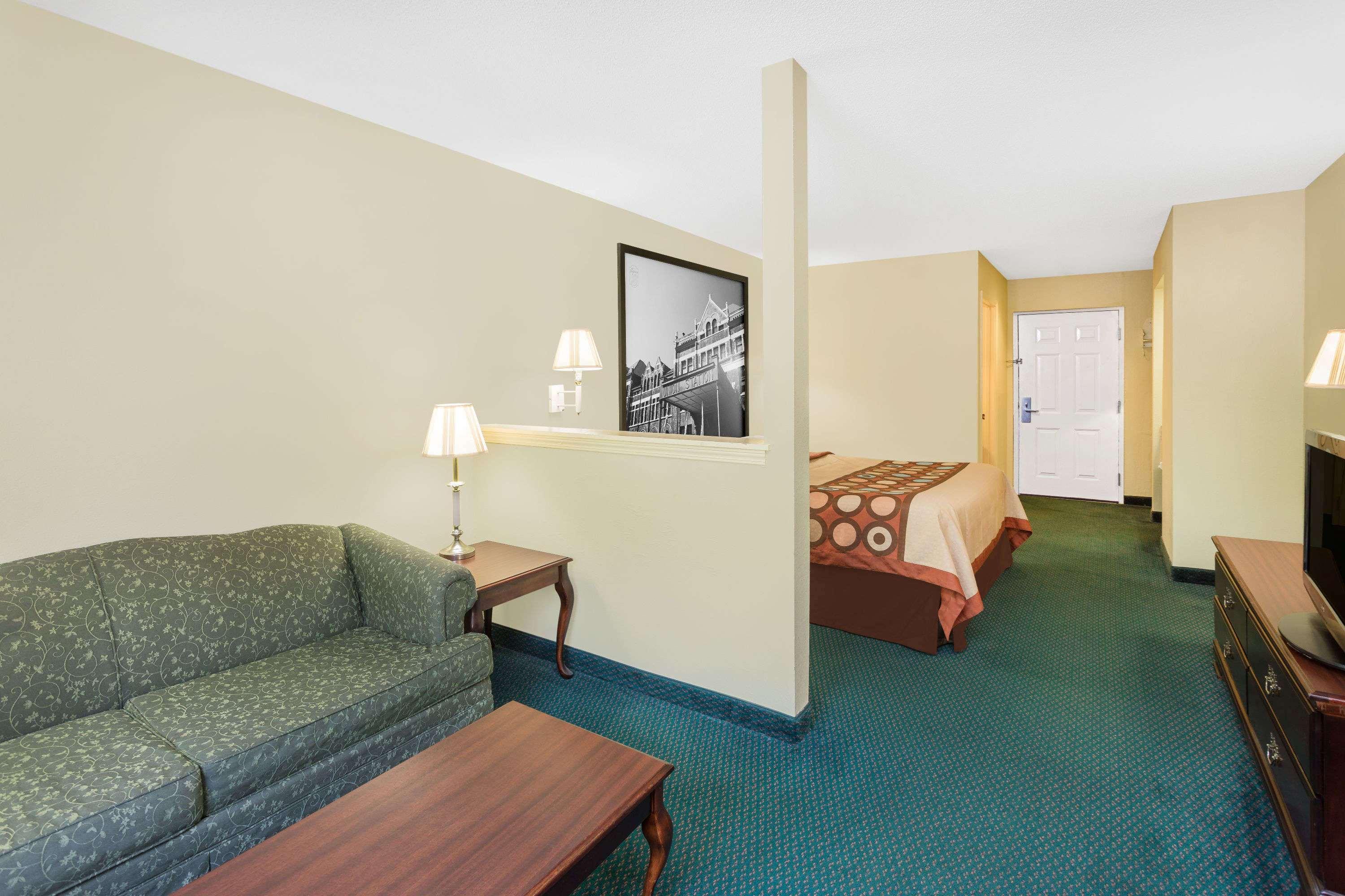 ซูเปอร์ 8 บาย วินด์แฮม มอนต์โกเมอรี I-65 Motel ภายนอก รูปภาพ