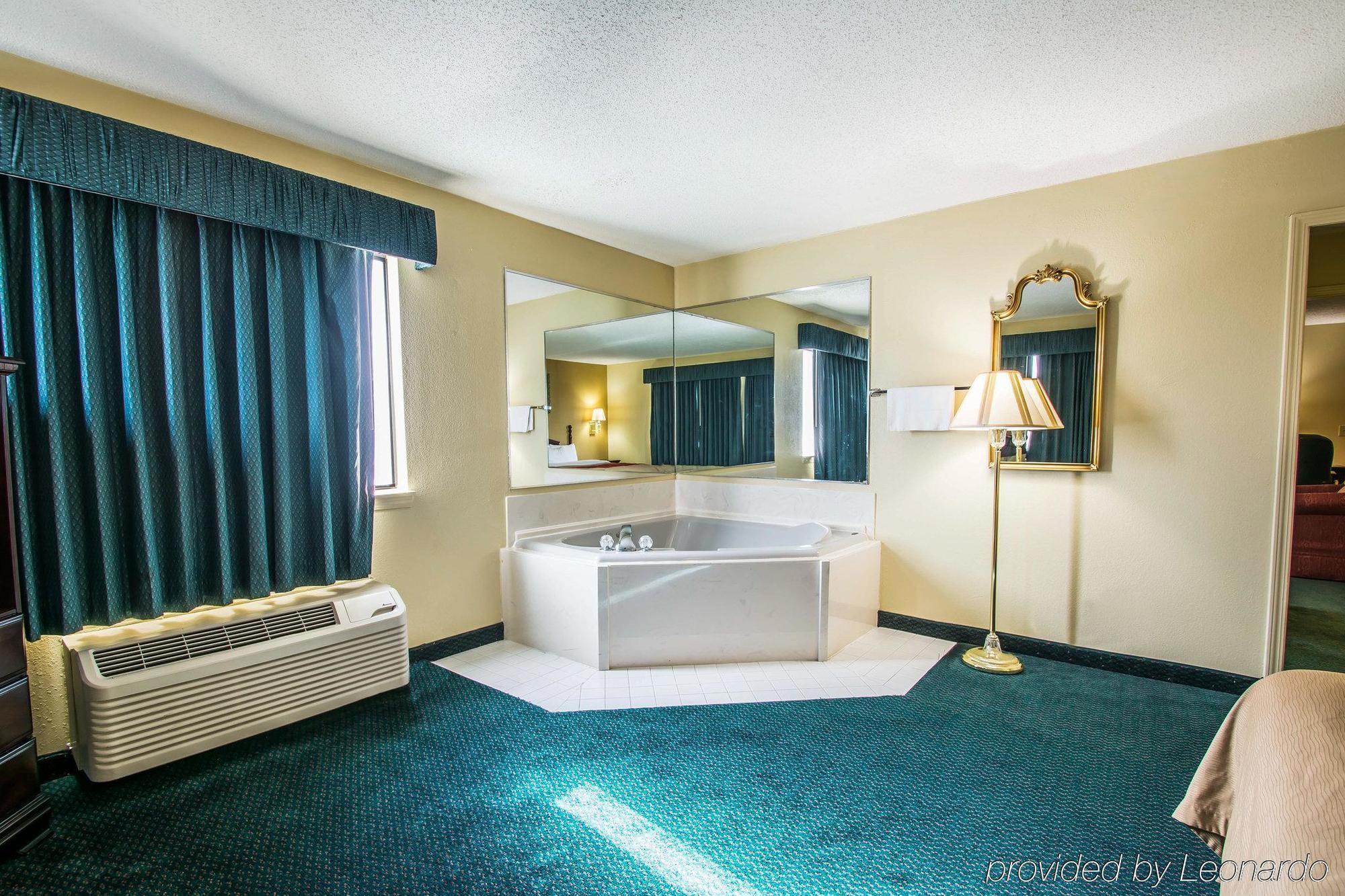 ซูเปอร์ 8 บาย วินด์แฮม มอนต์โกเมอรี I-65 Motel ภายนอก รูปภาพ